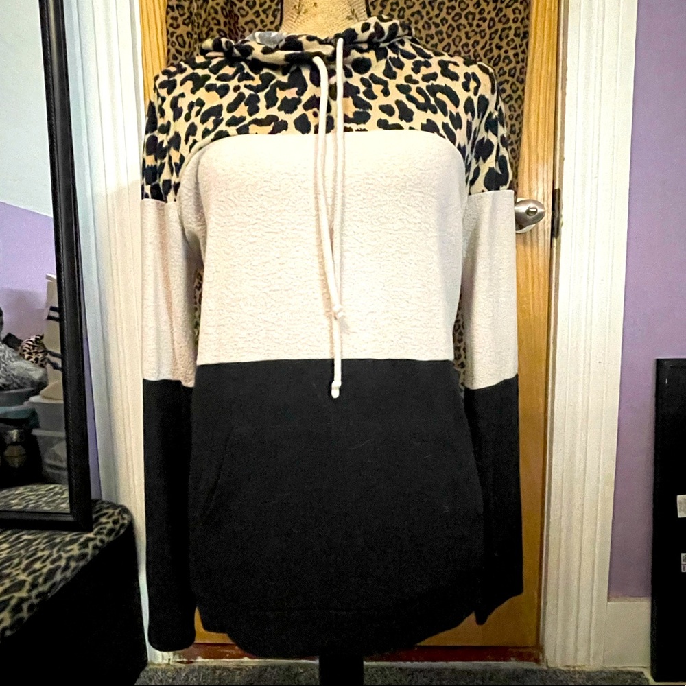 Staccato Leopard Cheetah Sweatshirt Hoodie